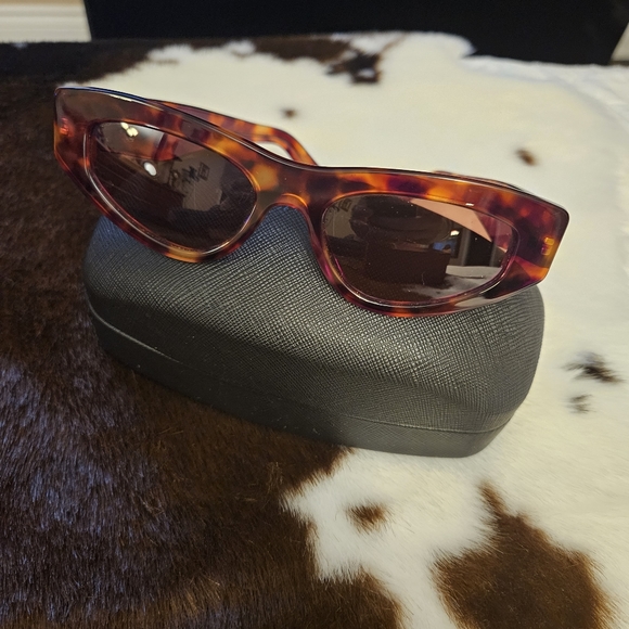 Salvatore Ferragamo Sunglasses - Picture 7 of 11